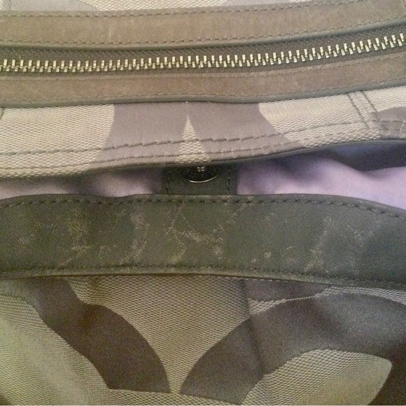 Coach Maggie Op Art Signature Silver Handbag - Picture 15 of 16